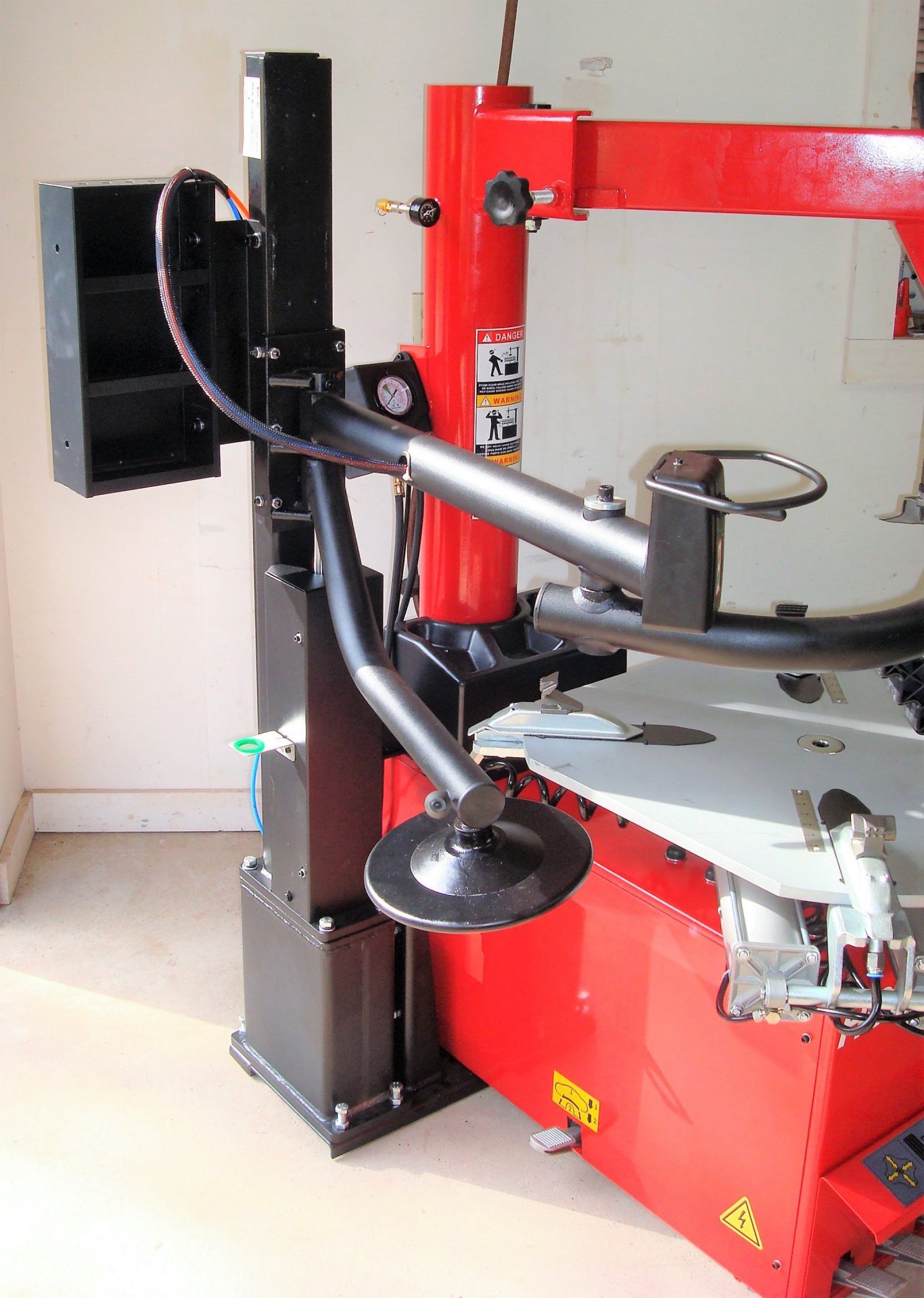 AE Technologies Inc HOLLSTEIN Heavy Duty Rim Clamp Tire Changer with