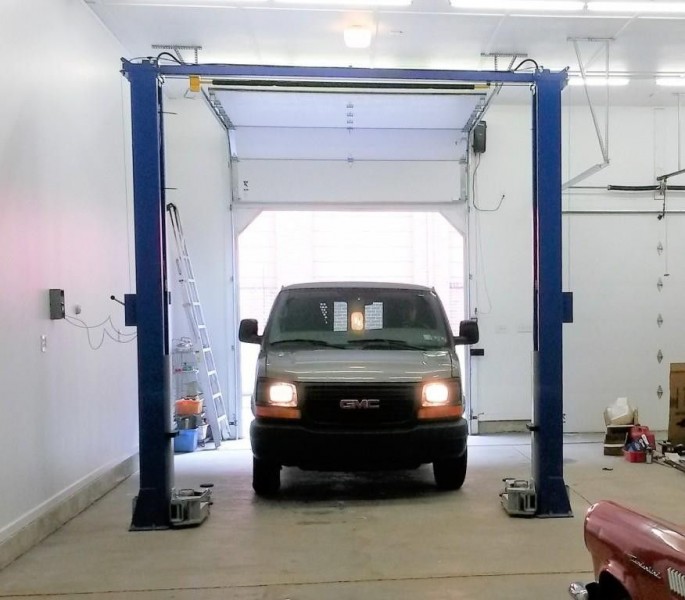 Hollstein 11000 lbs 2Post lift for Vans, SUVs, Trucks & Cars
