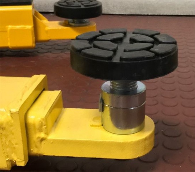 Standard; stackable and height adjustable rubber pads