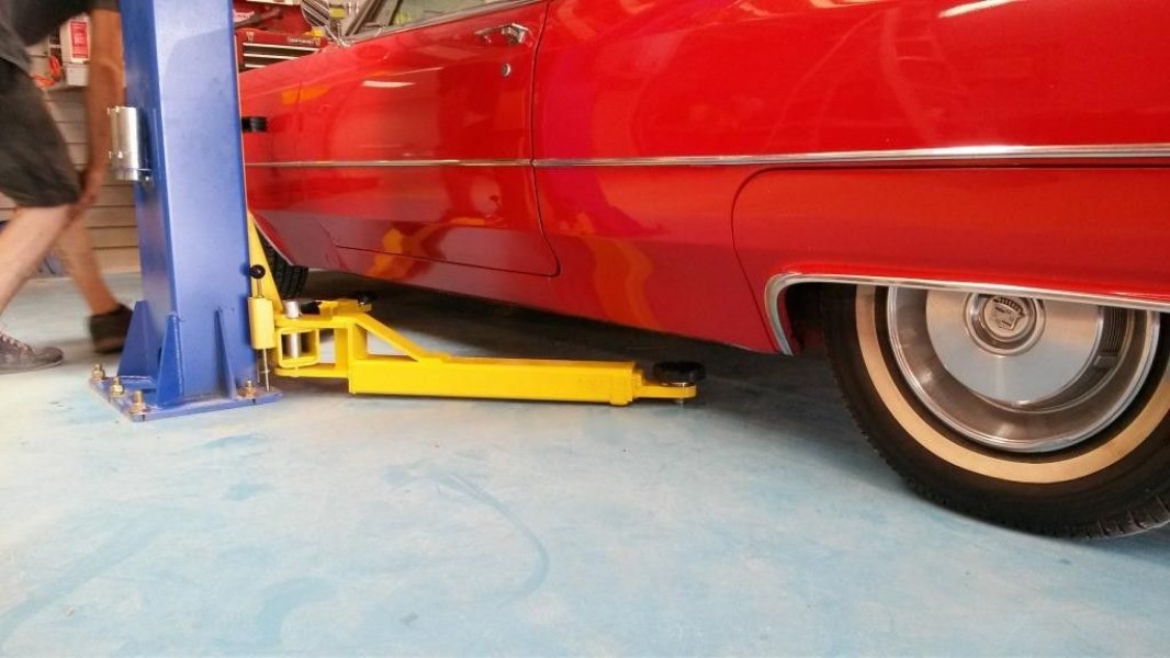 Hollstein 9000 lbs Clear Floor 2 Post Lift