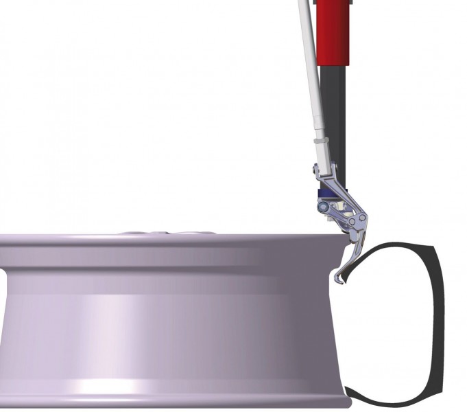 Rav Slivo Leverless Tool Lifting the Tire Bead